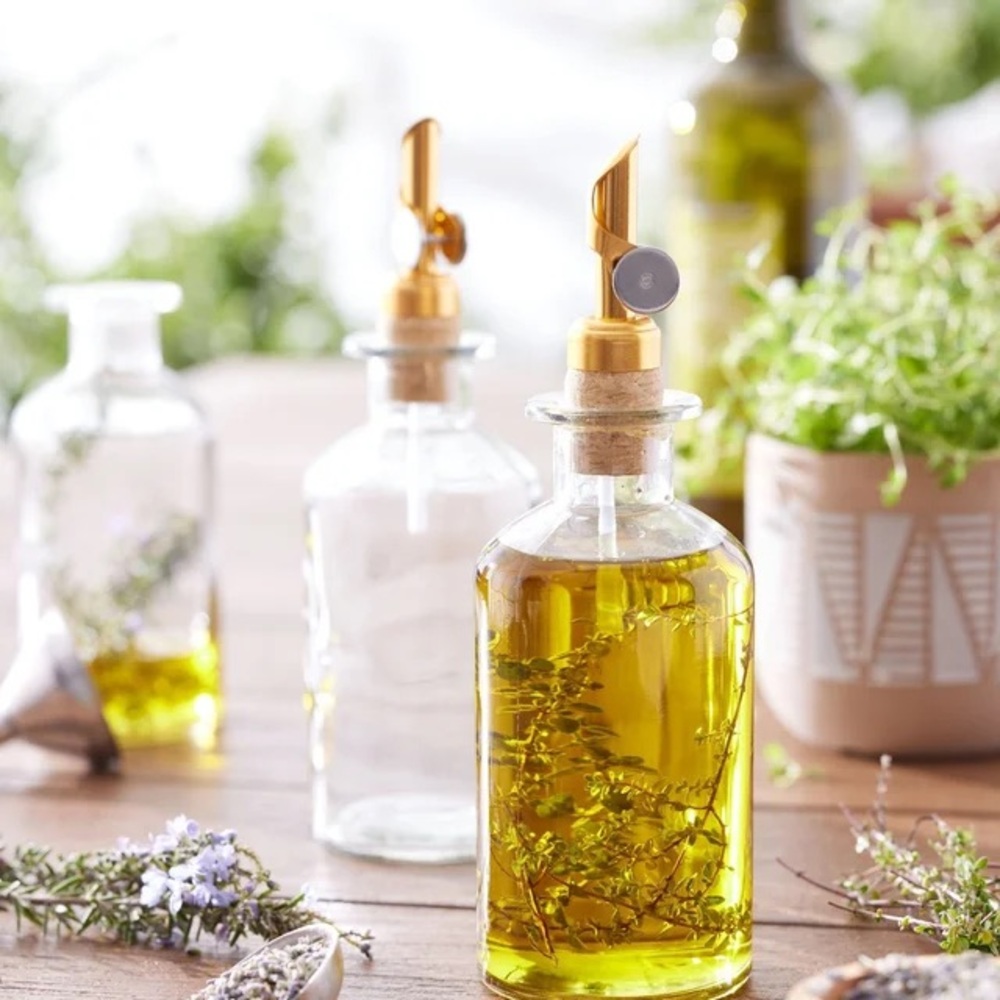 Glass Oil Bottle with Gold Stopper Oil Vinger